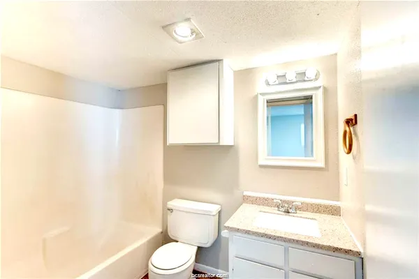 $1,050 | 3900 Old College Road, Unit 33, Bryan, TX 77801