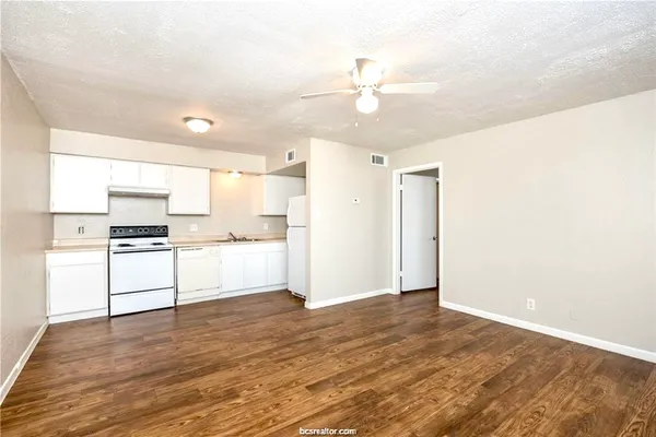 $1,050 | 3900 Old College Road, Unit 33, Bryan, TX 77801