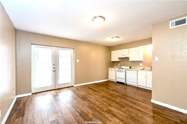 $1,050 | 3900 Old College Road, Unit 33, Bryan, TX 77801