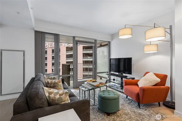 $2,700 | 590 1st Avenue South, Unit 615, Seattle, WA 98104