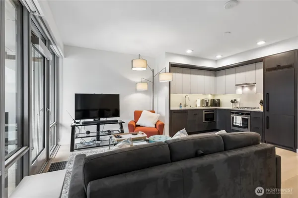 $2,700 | 590 1st Avenue South, Unit 615, Seattle, WA 98104