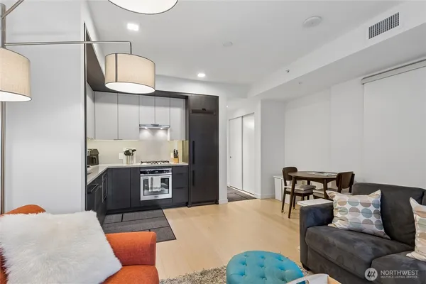 $2,700 | 590 1st Avenue South, Unit 615, Seattle, WA 98104