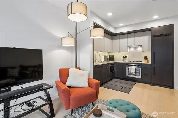 $2,700 | 590 1st Avenue South, Unit 615, Seattle, WA 98104