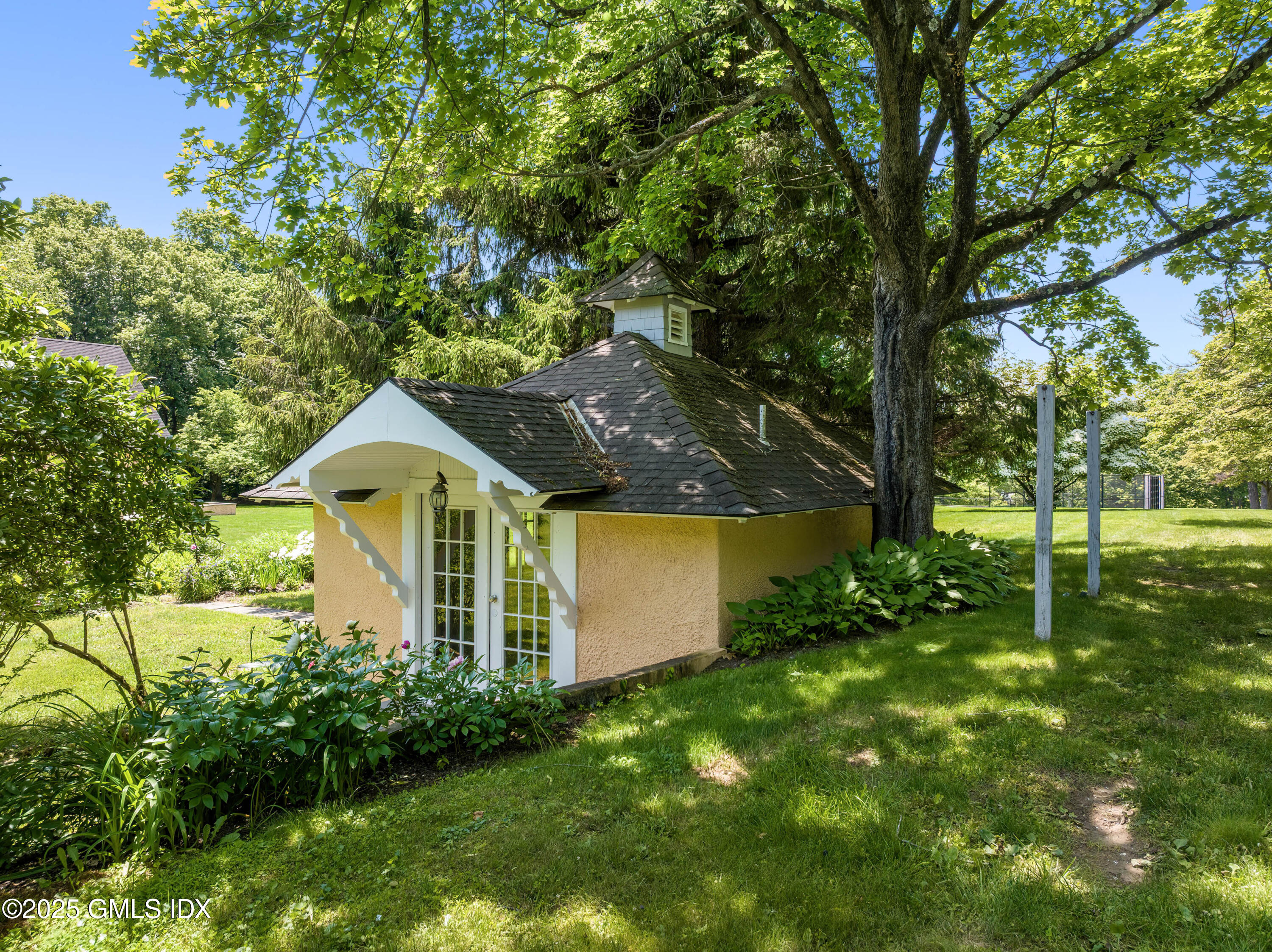 577 Round Hill Road Greenwich, CT 06831 - Photo 21 of 24 POOL CABANA
