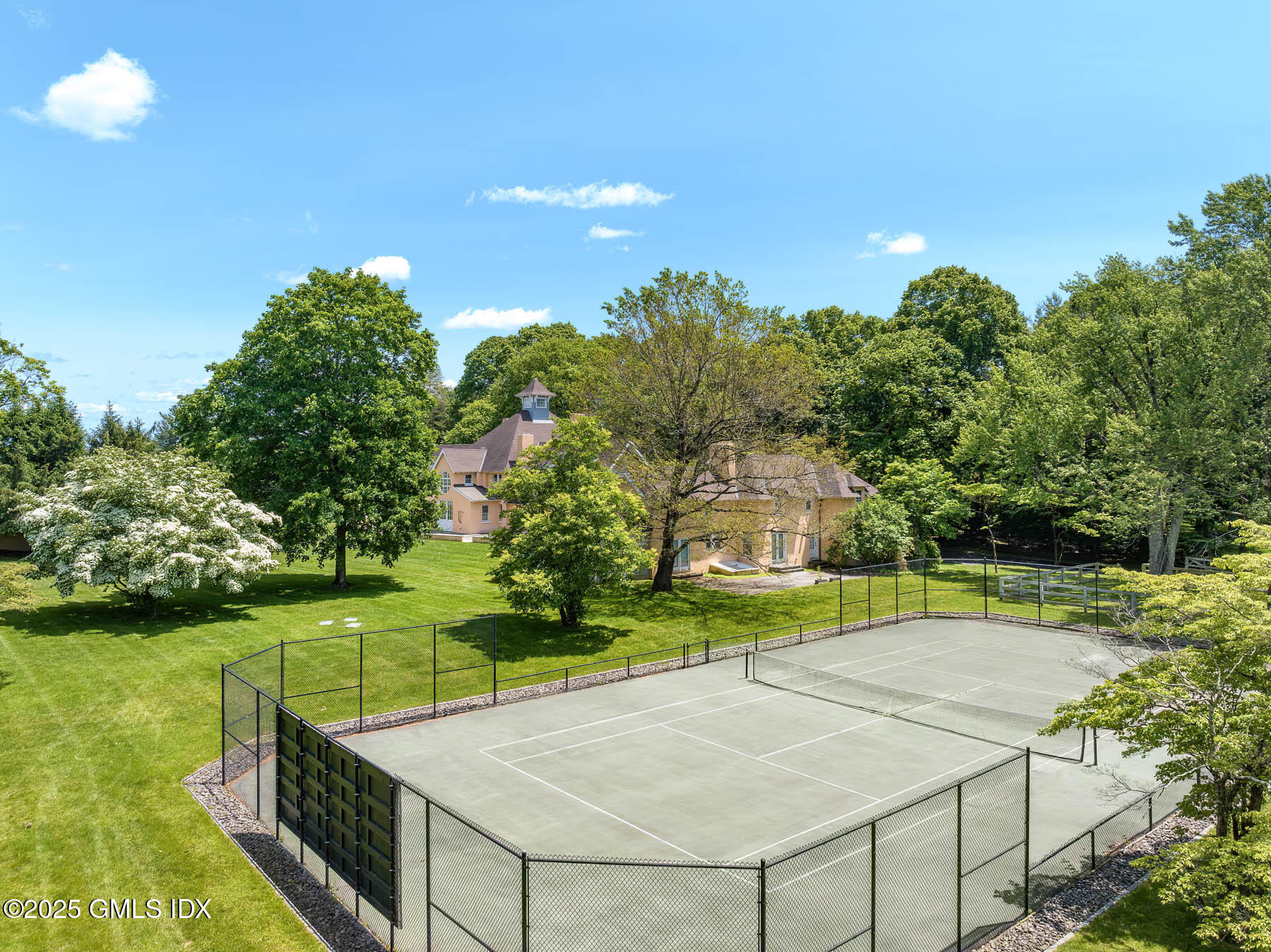 577 Round Hill Road Greenwich, CT 06831 - Photo 4 of 24 TENNIS COURT