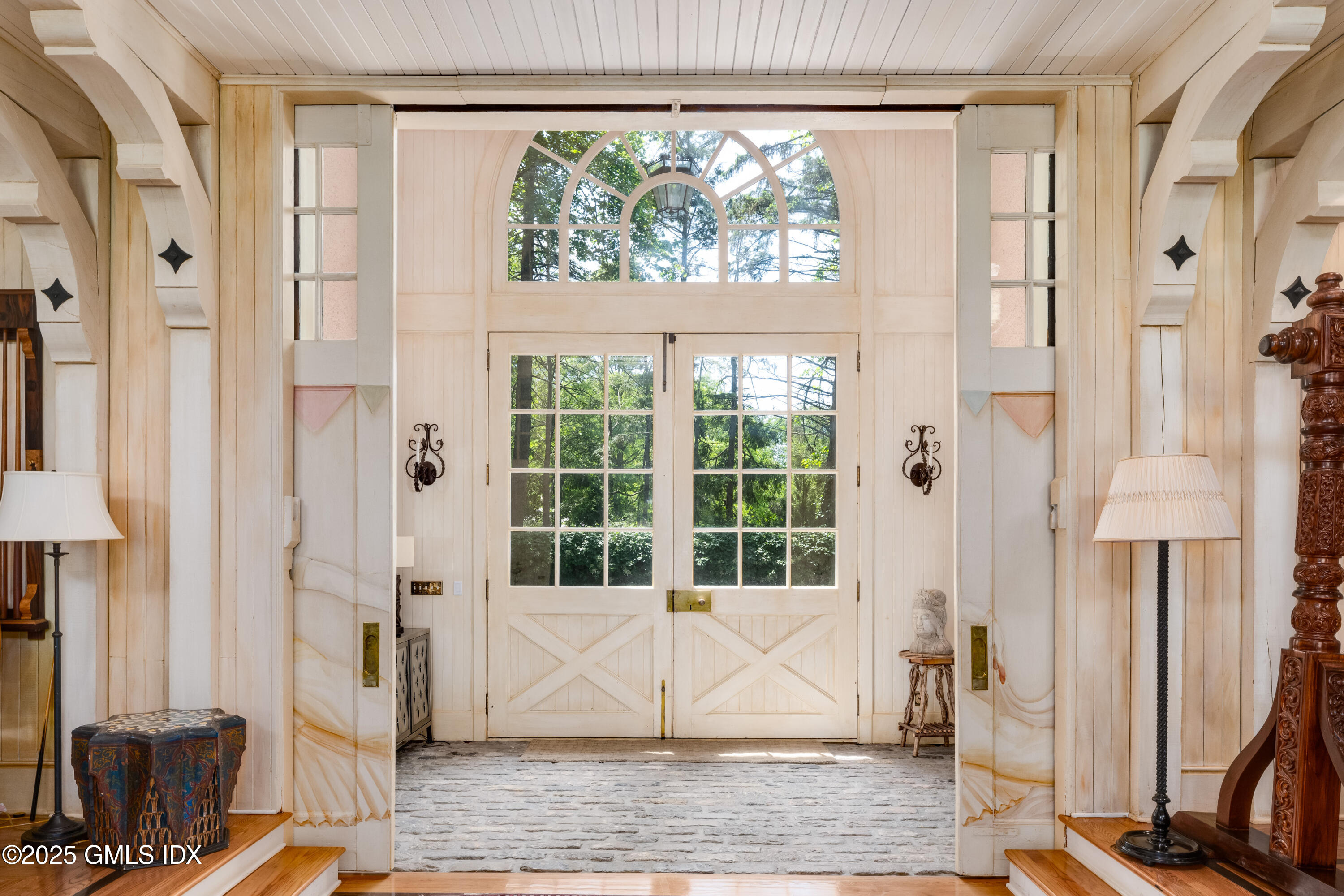 577 Round Hill Road Greenwich, CT 06831 - Photo 7 of 24 FOYER