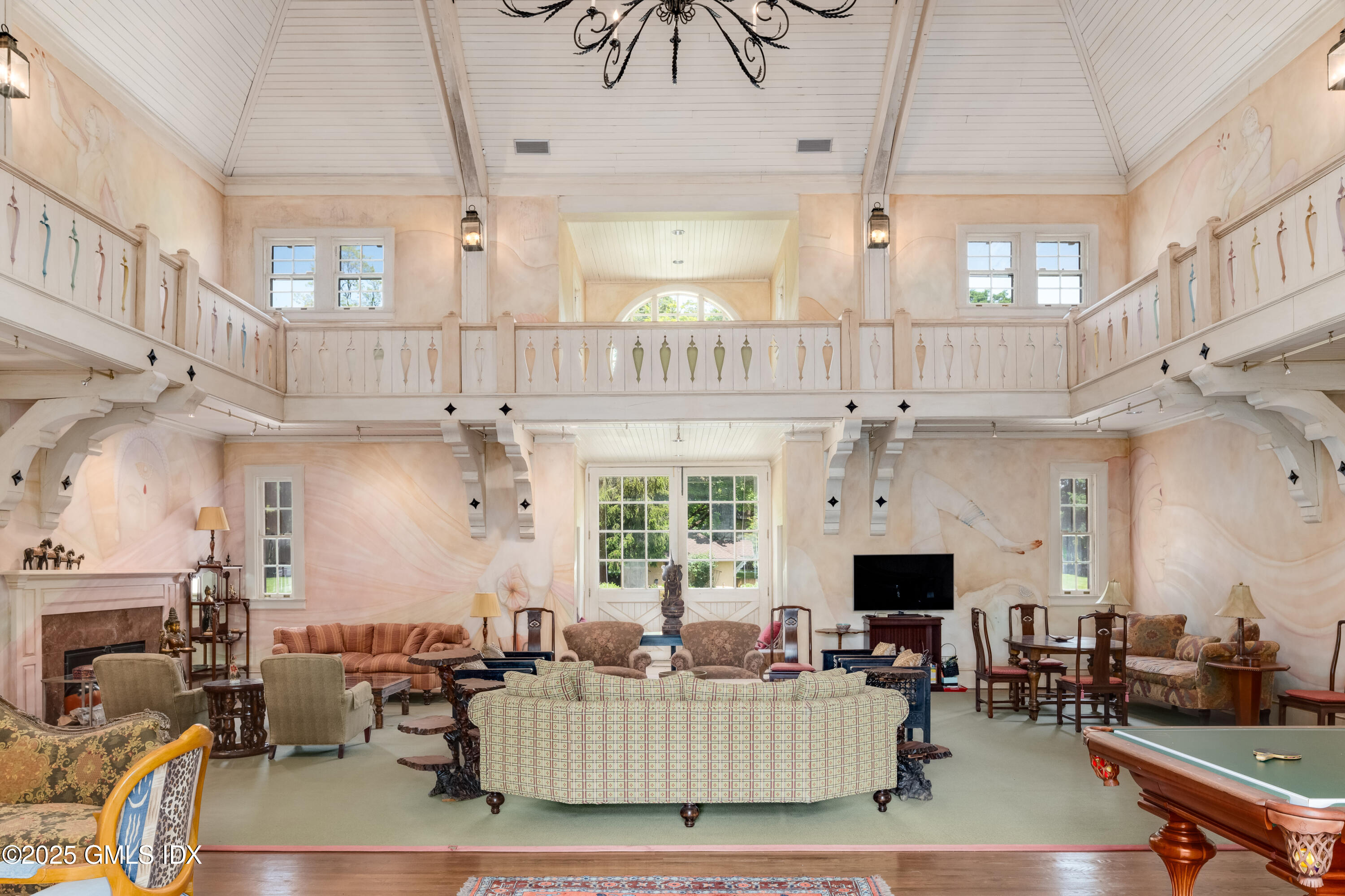 577 Round Hill Road Greenwich, CT 06831 - Photo 8 of 24 GREAT ROOM