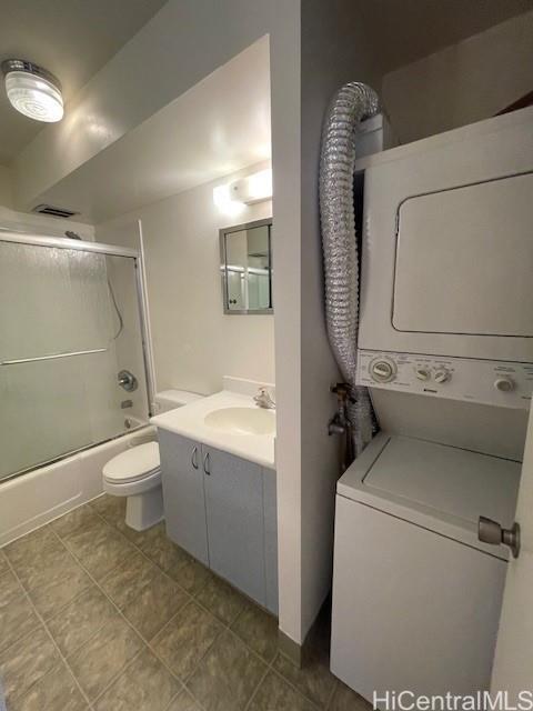 469 Ena Road, Unit 2007 Honolulu, HI 96815 - Photo 11 of 15 a bathroom with a toilet a sink and bathtub
