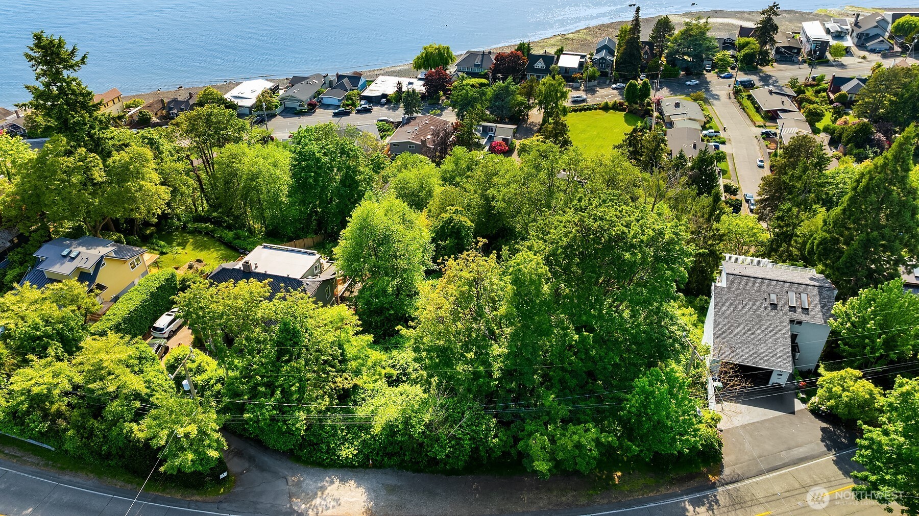 5213 Southwest Jacobsen Road Seattle, WA 98116 - Photo 8 of 9 Gallery Image 8