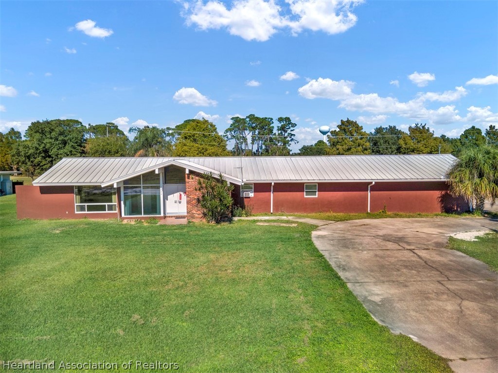 3204 Golfview Road Sebring, FL 33875 - Photo 1 of 36 a view of house with outdoor space and street view
