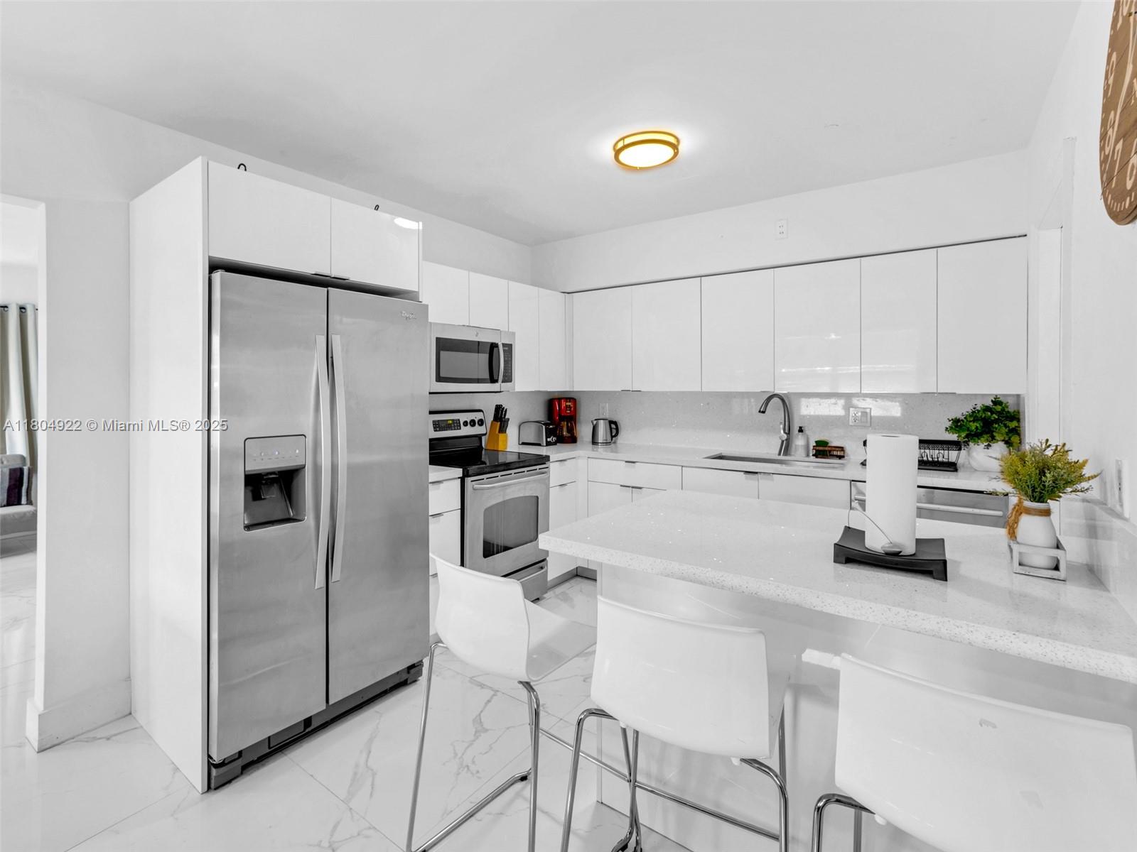 421 West Pembroke Road Hallandale Beach, FL 33009 - Photo 18 of 24