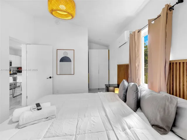 $3,999 | 421 West Pembroke Road, Hallandale Beach, FL 33009