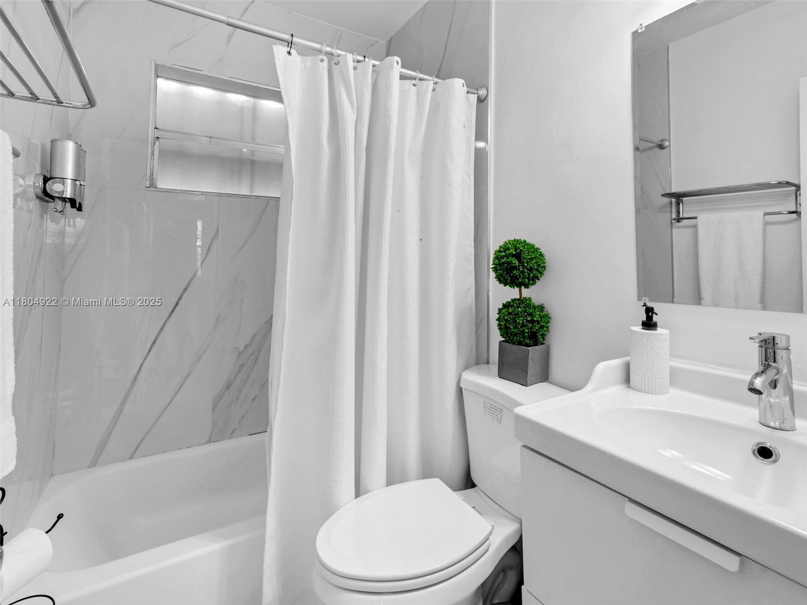 421 West Pembroke Road Hallandale Beach, FL 33009 - Photo 9 of 24