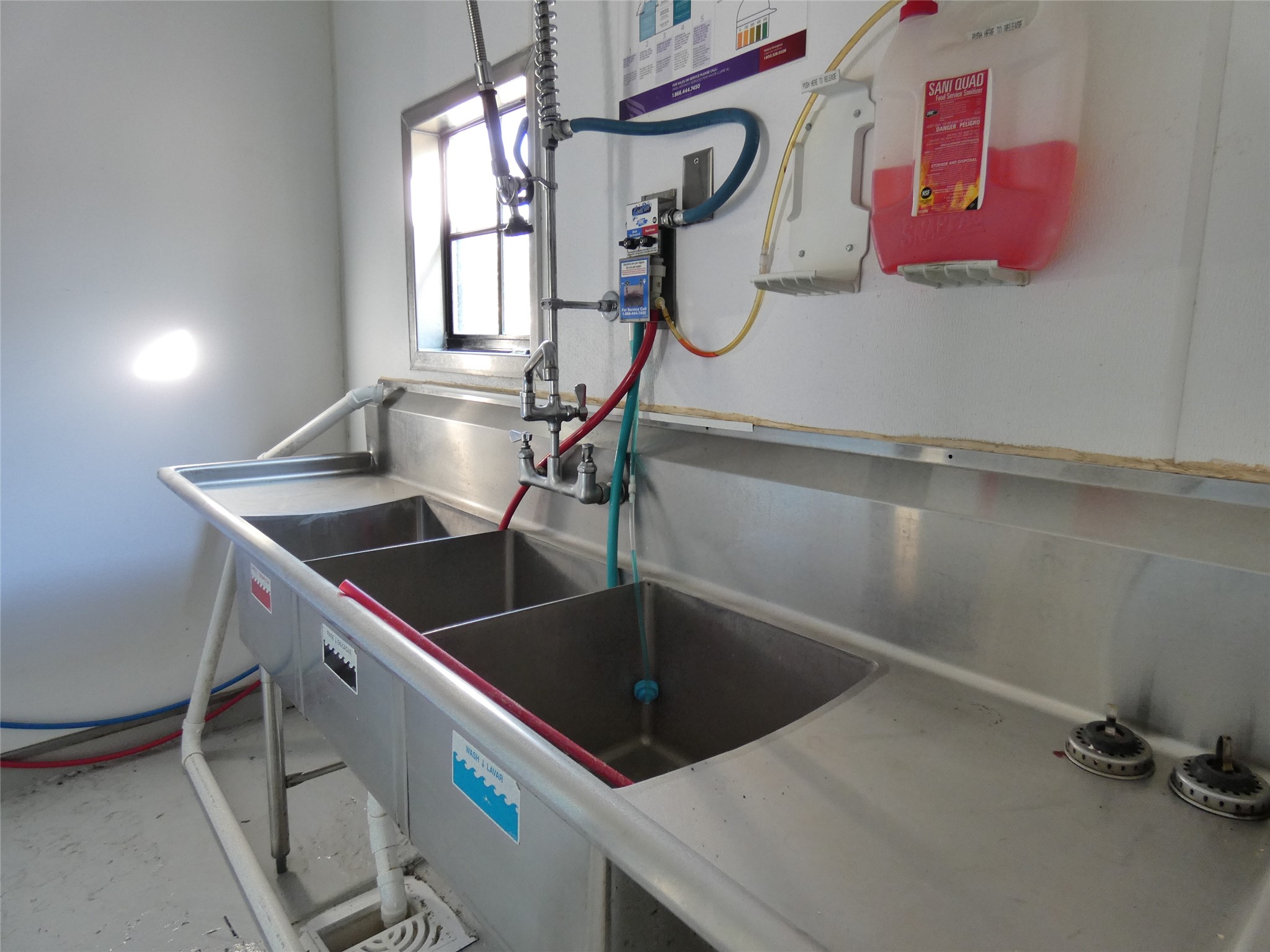 1704 Avenue D Rosenberg, TX 77471 - Photo 19 of 27 a room with gym equipment