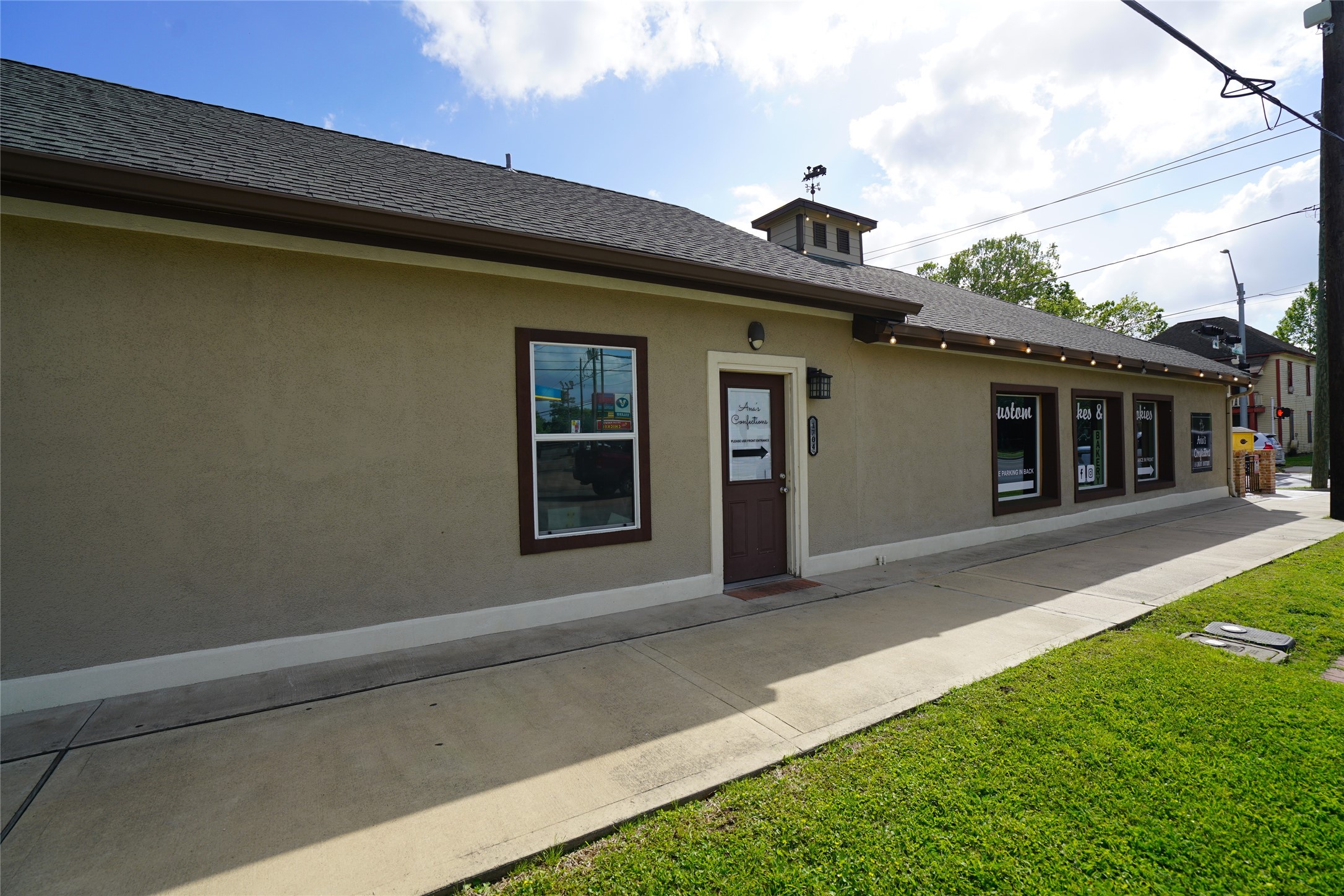 1704 Avenue D Rosenberg, TX 77471 - Photo 6 of 27 a front view of a house with a garden