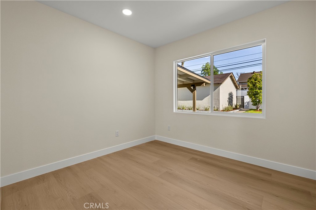 16931 Rinaldi Street Granada Hills, CA 91344 - Photo 36 of 47 Main House