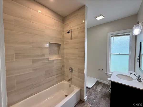 $3,500 | 125 Thomas Street, Utica, NY 13501
