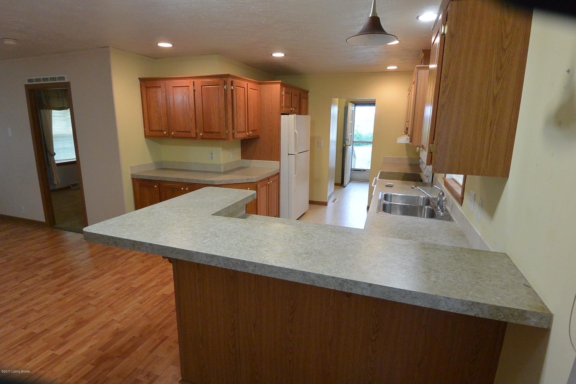 104 Newton Road Springfield, KY 40069 - Photo 2 of 19 Kitchen