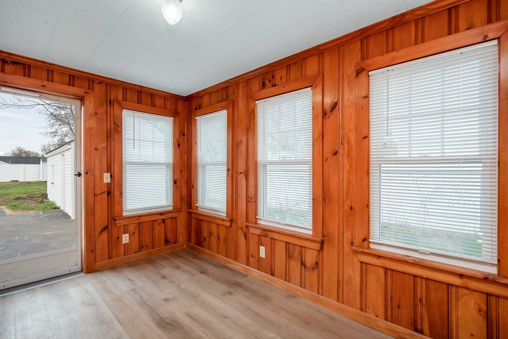 50 Seneca Street Springfield, MA 01151 - Photo 3 of 37 Gallery Image 3