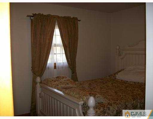 32 Overhill Road Matawan, NJ 07747 - Photo 5 of 8
