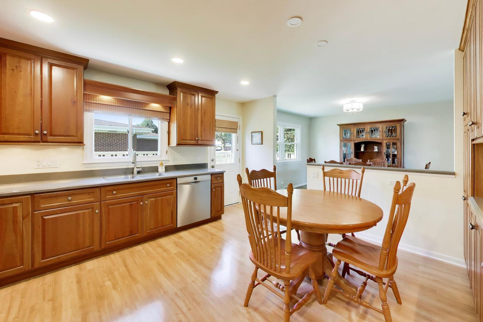 2505 East Mayfair Road Arlington Heights, IL 60004 - Photo 9 of 33