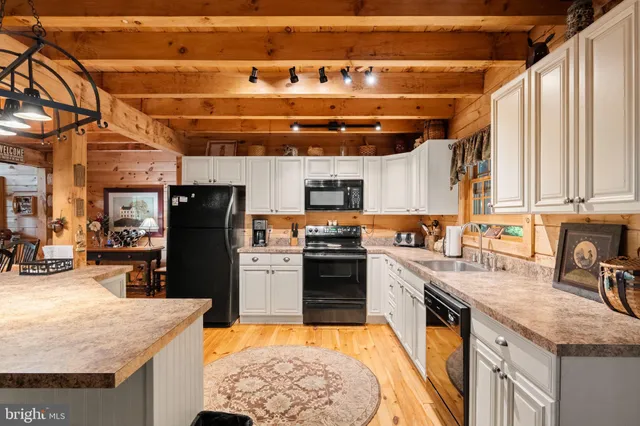 $579,900 | 114 Summit Road, Hazleton, PA 18202