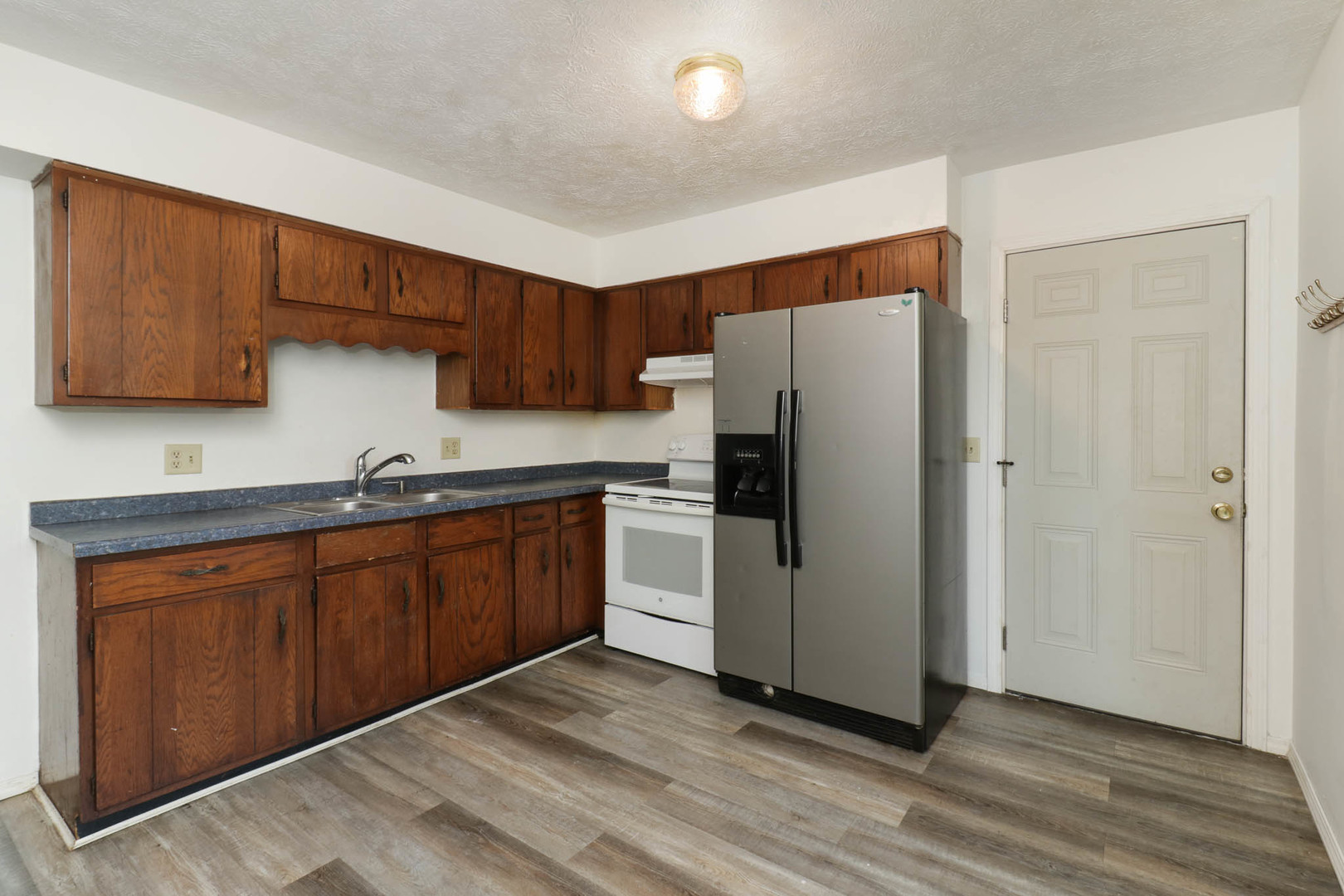 1528 North Hershey Road Bloomington, IL 61704 - Photo 7 of 34