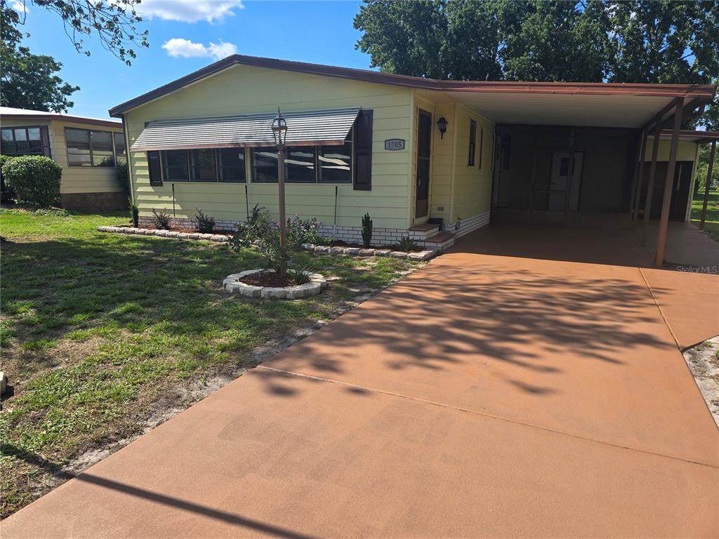 1705 Kiley Court The Villages, FL 32159 - Photo 16 of 20 a backyard of a house