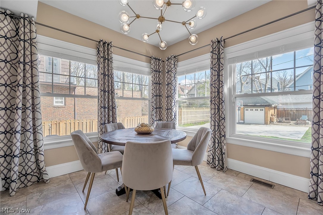 2850 Berkshire Road Cleveland, OH 44118 - Photo 9 of 33 Breakfast room overlooks the back yard with expansive windows