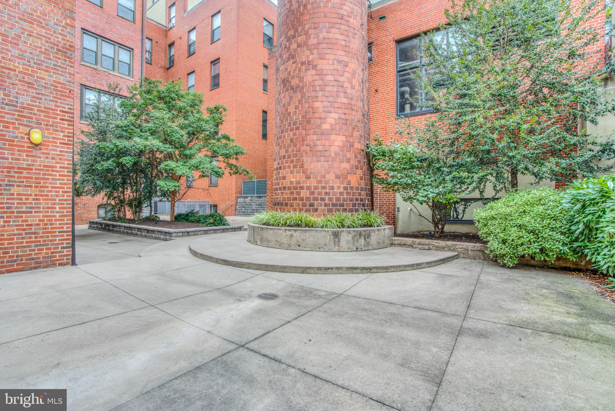 1211 Light Street, Unit T8 Baltimore, MD 21230 - Photo 29 of 33 a view of a garden with tall buildings