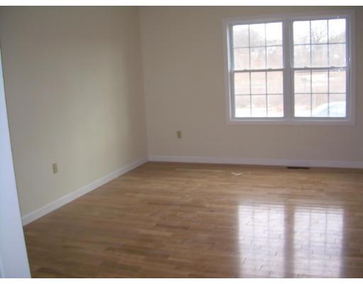 138 Pinevale Street Springfield, MA 01151 - Photo 3 of 5