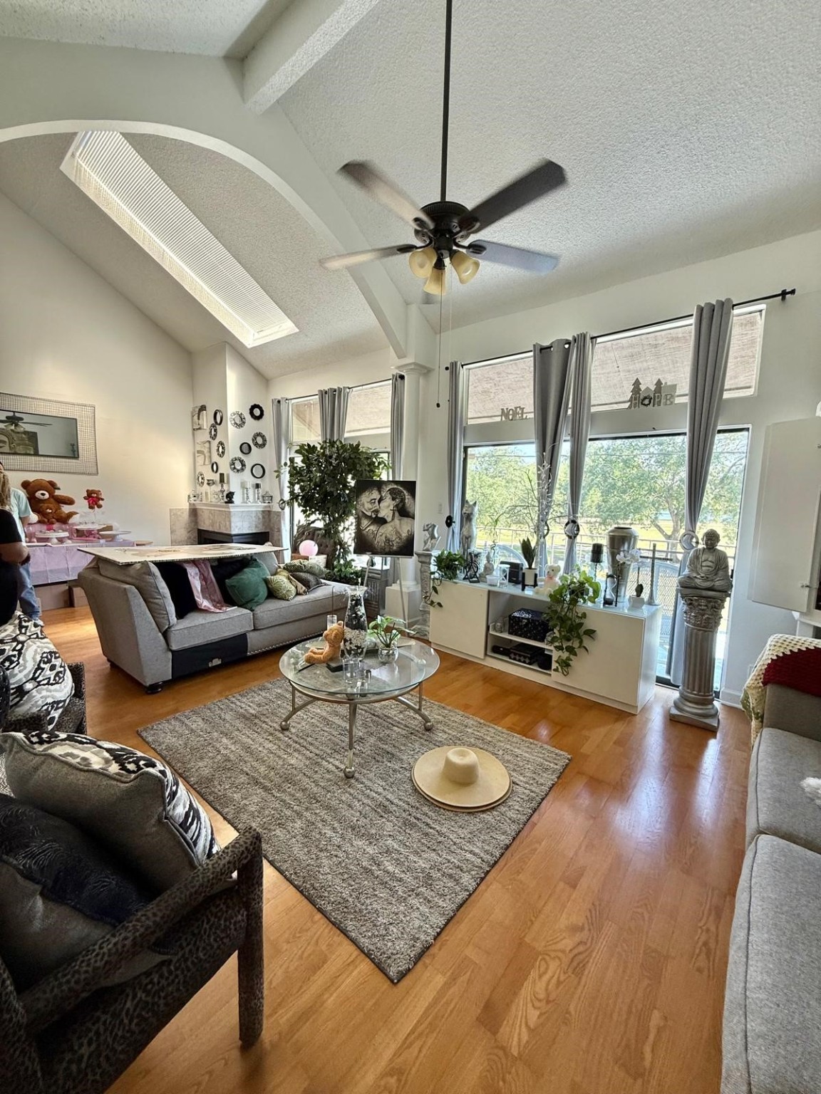 8287 Sands Point Drive, Unit 182 Houston, TX 77036 - Photo 6 of 8 a living room with furniture and a large window