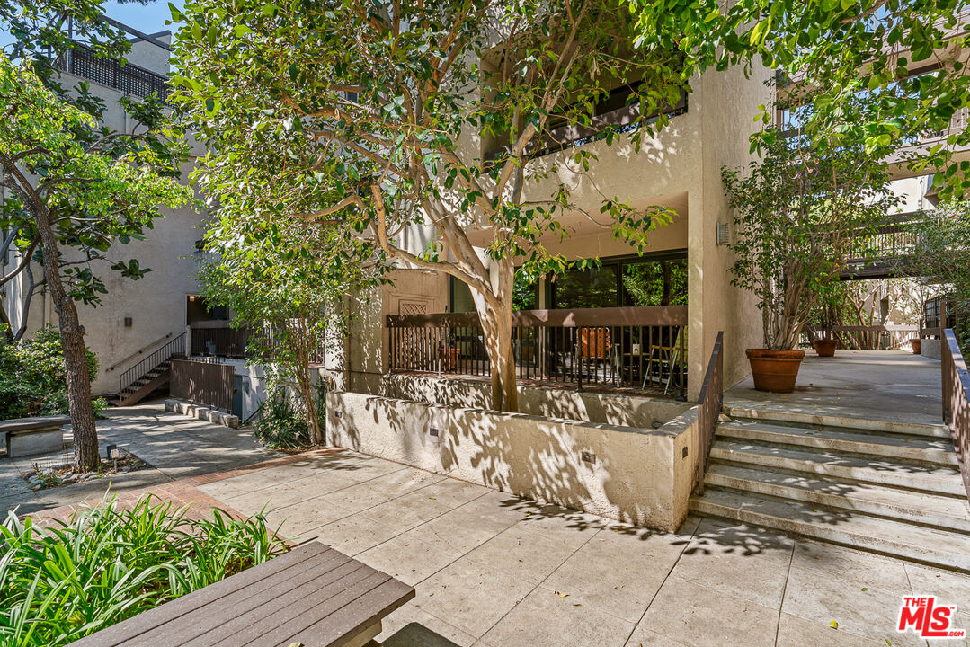 950 North Kings Road, Unit 106 West Hollywood, CA 90069 - Photo 11 of 21