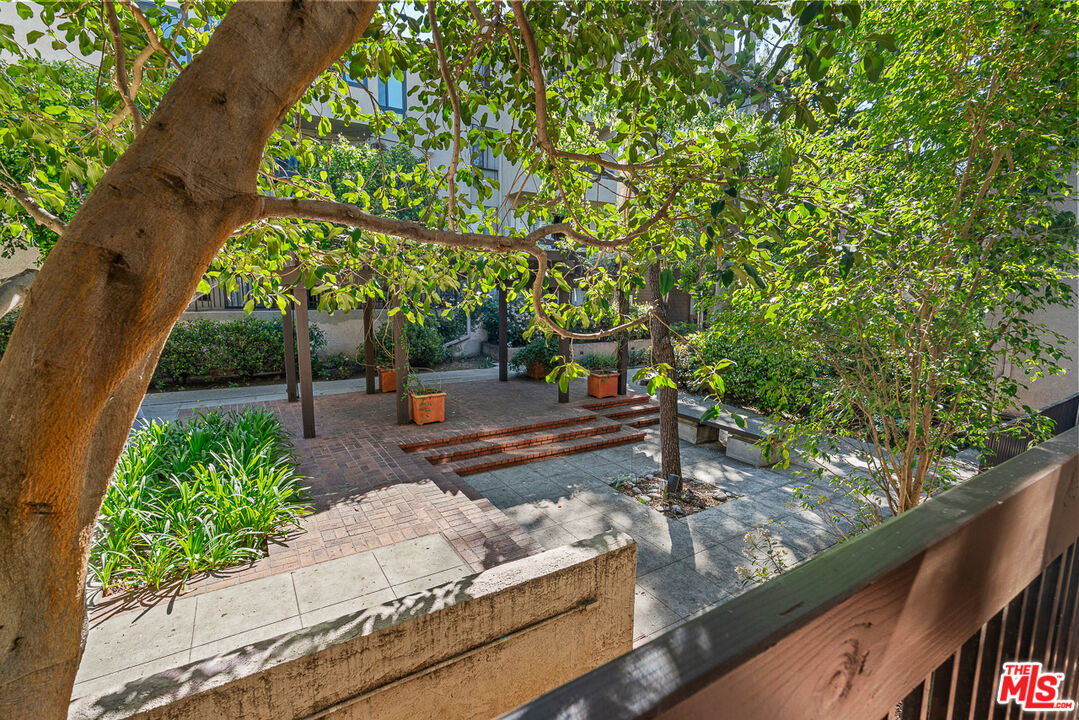 950 North Kings Road, Unit 106 West Hollywood, CA 90069 - Photo 13 of 21