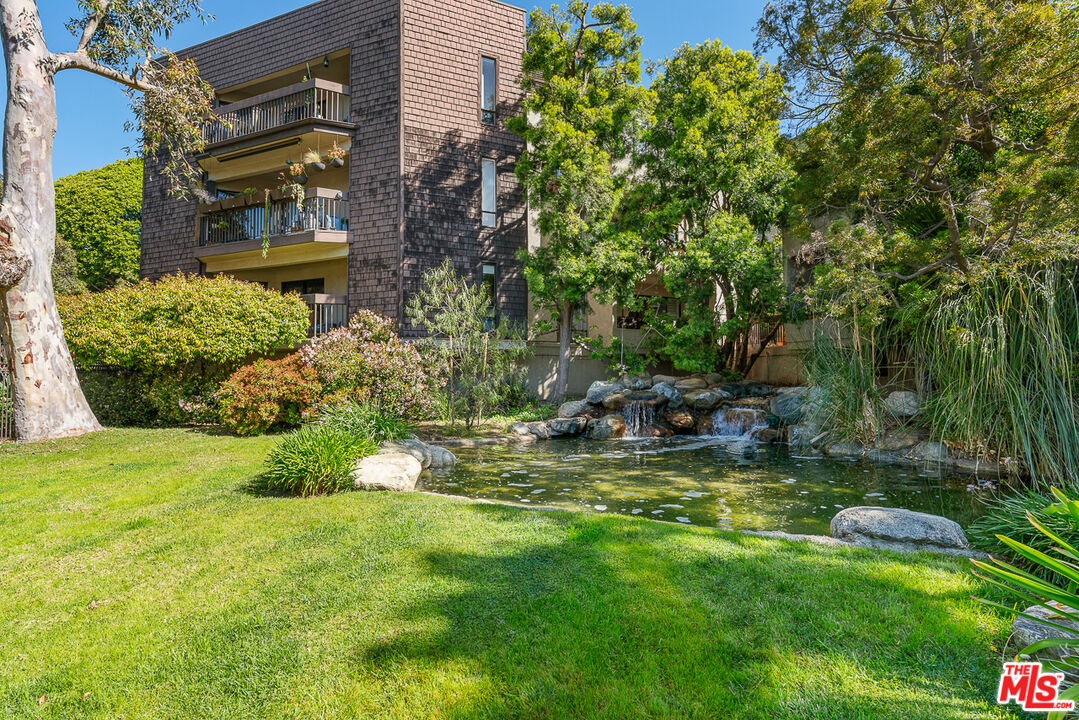 950 North Kings Road, Unit 106 West Hollywood, CA 90069 - Photo 15 of 21