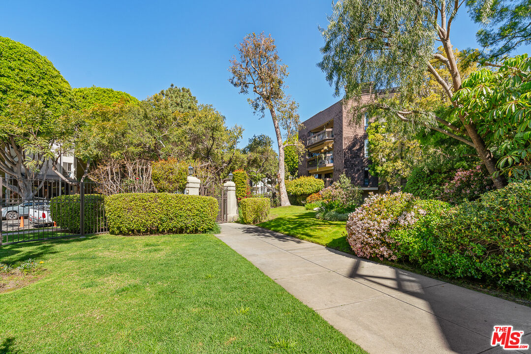 950 North Kings Road, Unit 106 West Hollywood, CA 90069 - Photo 16 of 21