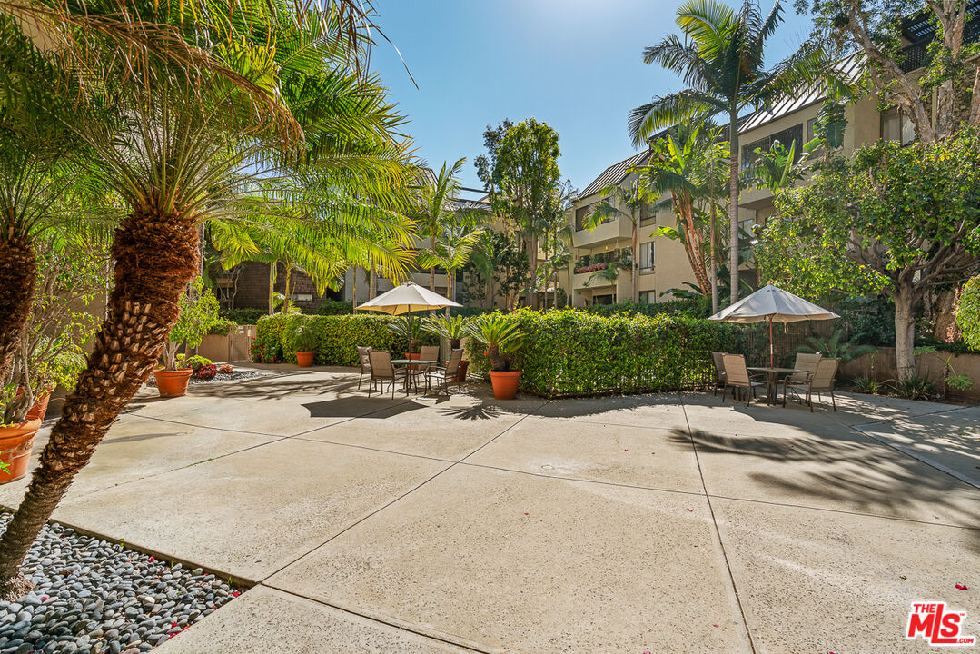 950 North Kings Road, Unit 106 West Hollywood, CA 90069 - Photo 17 of 21