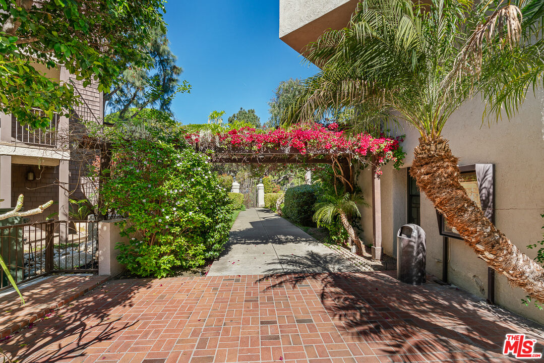 950 North Kings Road, Unit 106 West Hollywood, CA 90069 - Photo 19 of 21
