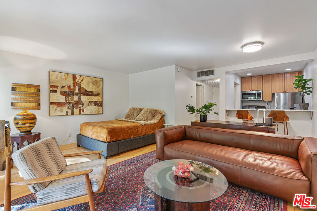 950 North Kings Road, Unit 106 West Hollywood, CA 90069 - Photo 3 of 21