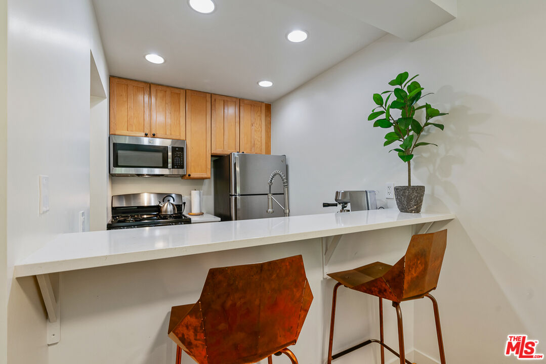 950 North Kings Road, Unit 106 West Hollywood, CA 90069 - Photo 7 of 21