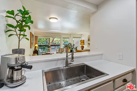 $429,000 | 950 North Kings Road, Unit 106, West Hollywood, CA 90069