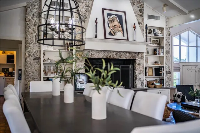 a en suite bathroom with double vanity and a mirror