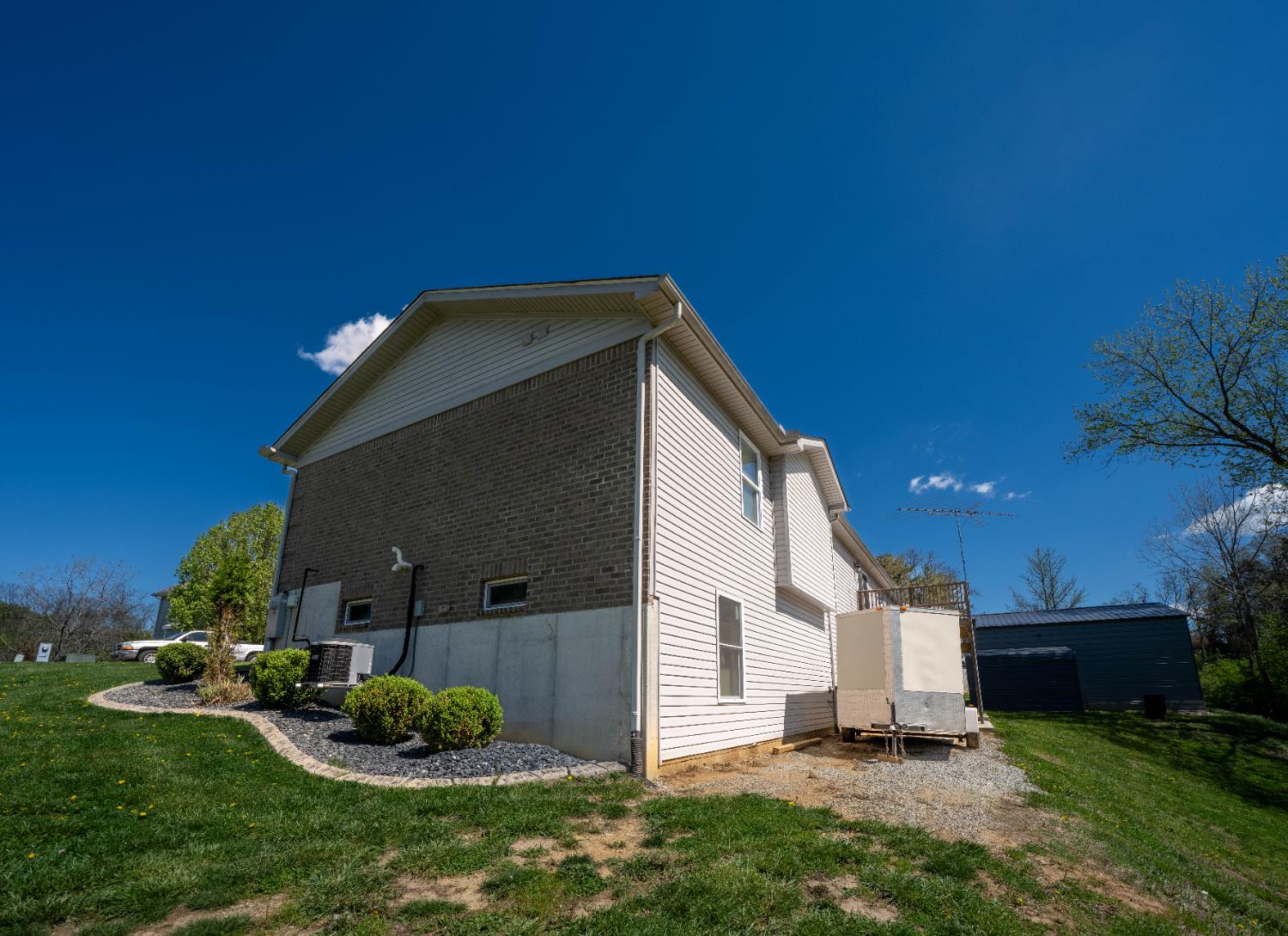 744 Randy Avenue Lawrenceburg, IN 47025 - Photo 4 of 56