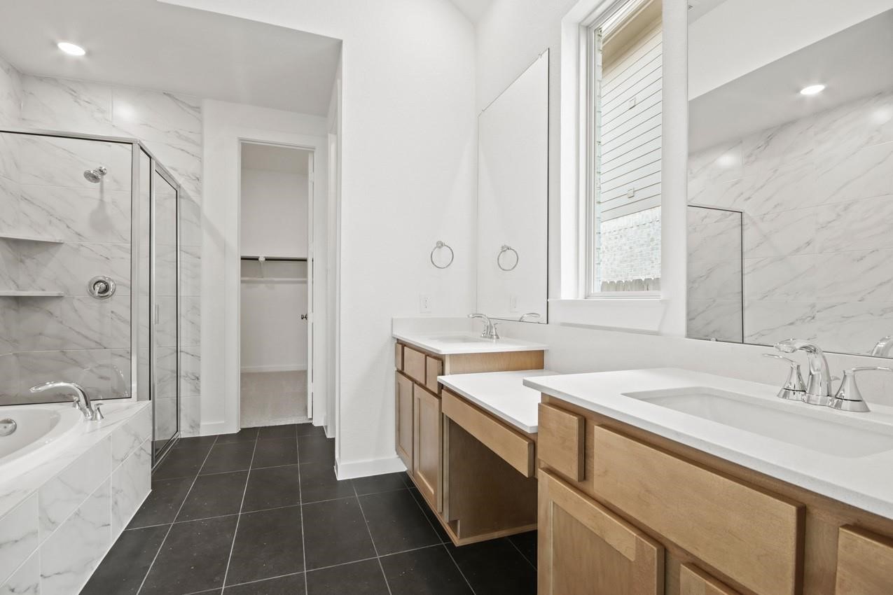 17847 Rojo Rocks Road Conroe, TX 77302 - Photo 10 of 24 Master Bathroom
