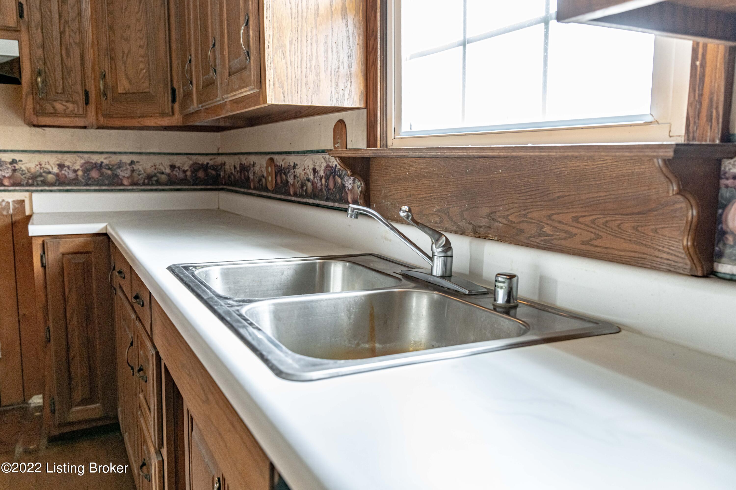 2004 Hunts Church Road Roundhill, KY 42275 - Photo 17 of 45 DSC09606