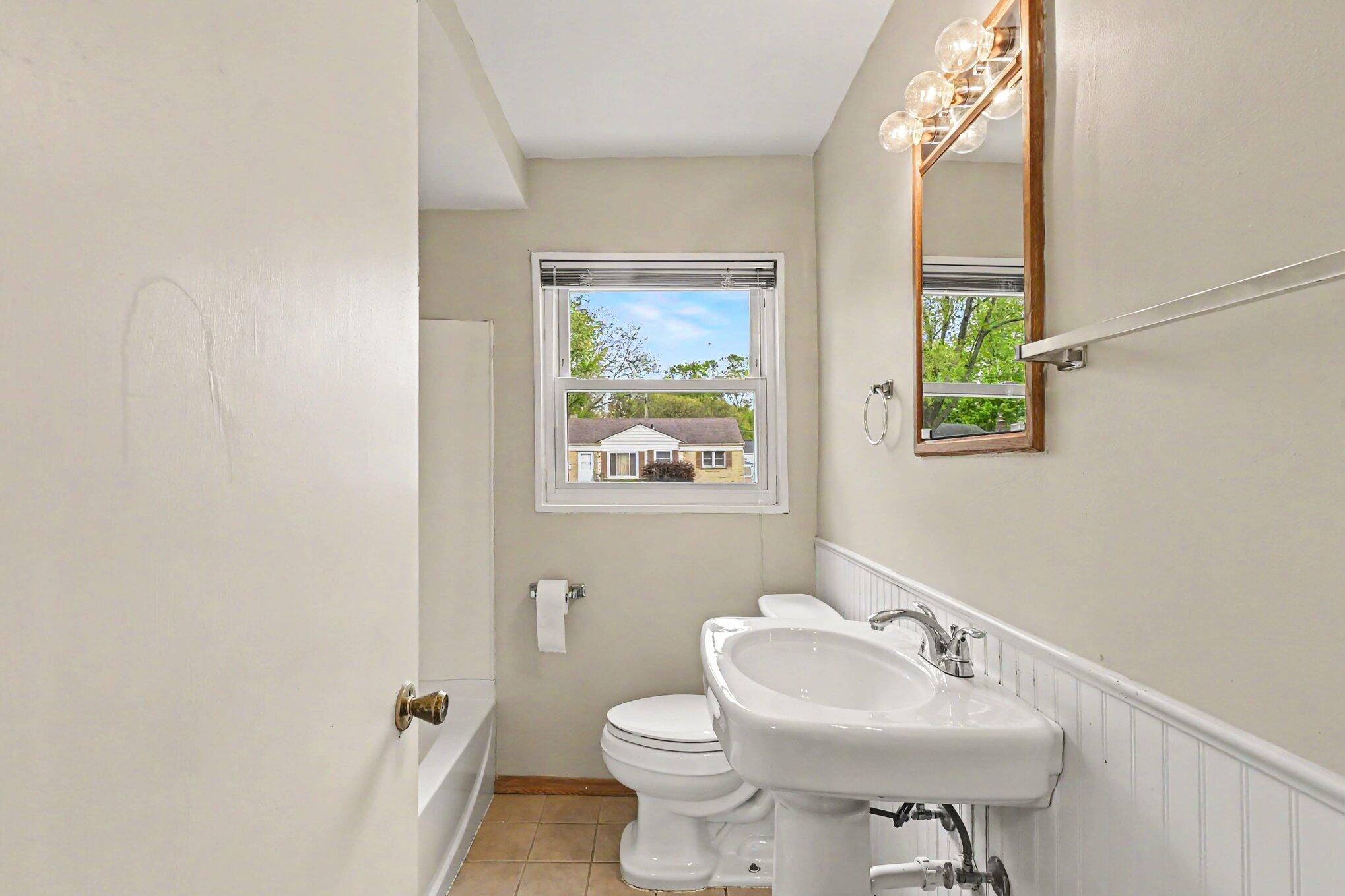 2421 Barstow Road Lansing, MI 48906 - Photo 14 of 24 014_file_1427