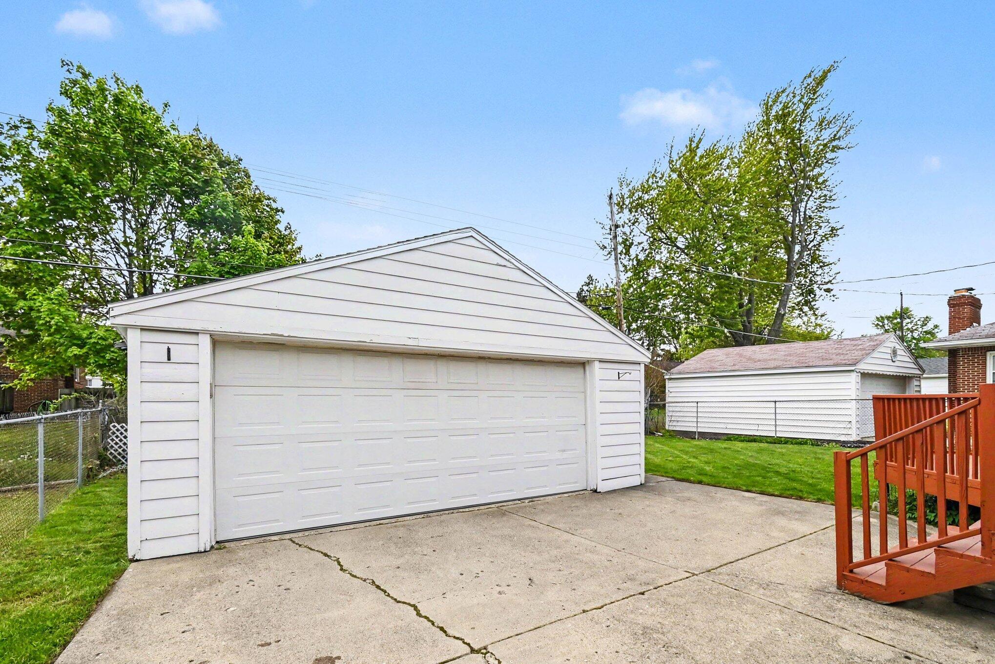 2421 Barstow Road Lansing, MI 48906 - Photo 20 of 24 026_file_5639