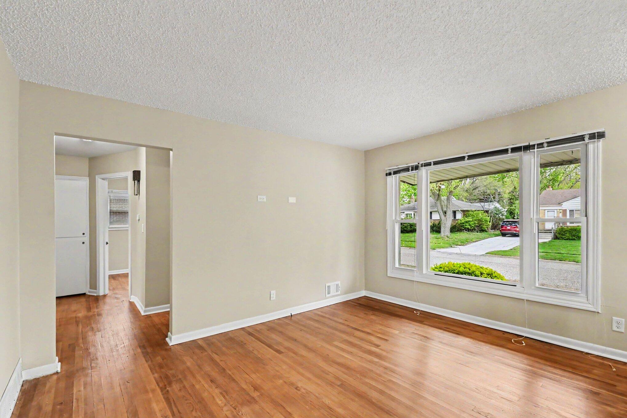 2421 Barstow Road Lansing, MI 48906 - Photo 2 of 24 007_file_7718