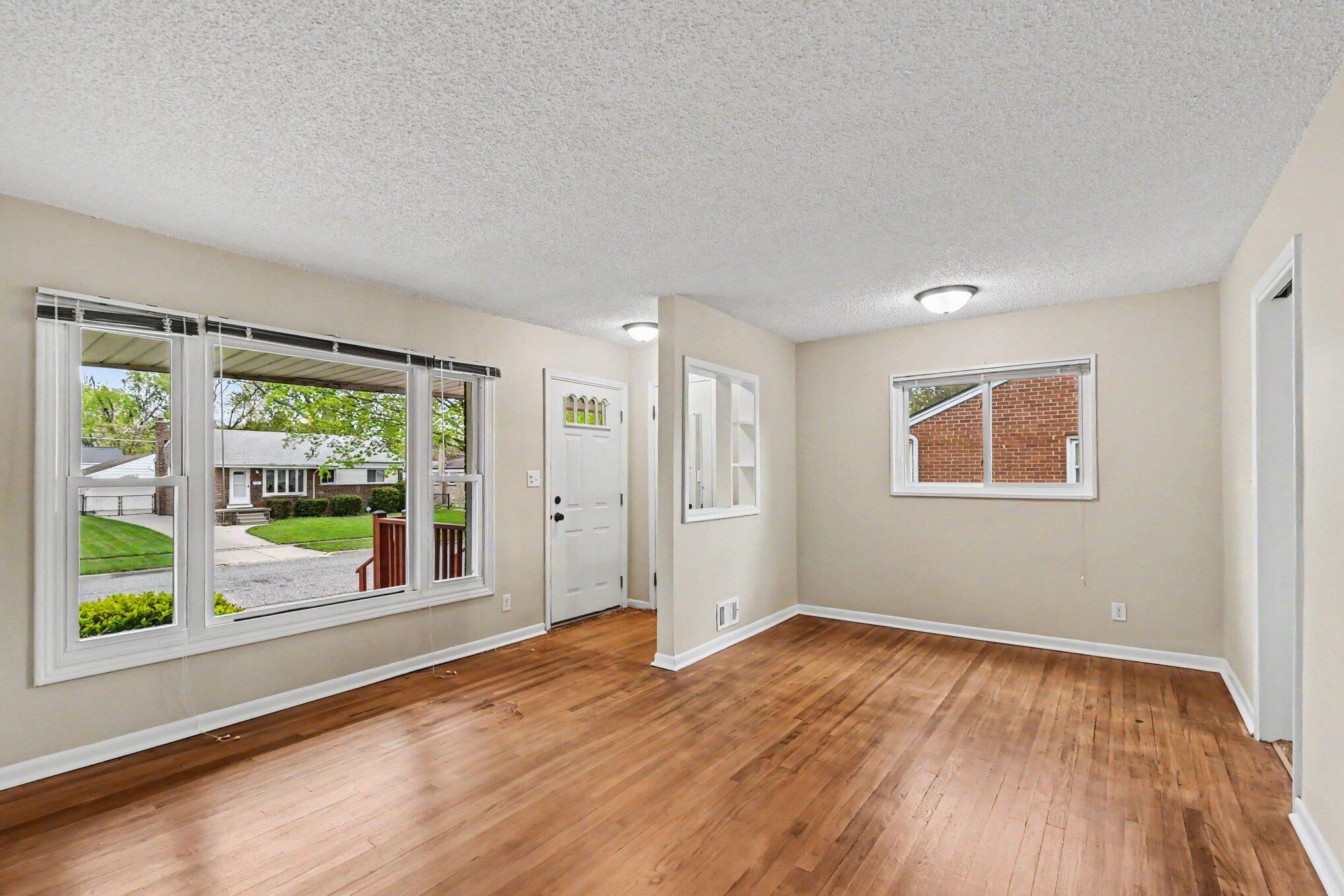 2421 Barstow Road Lansing, MI 48906 - Photo 5 of 24 009_file_8811