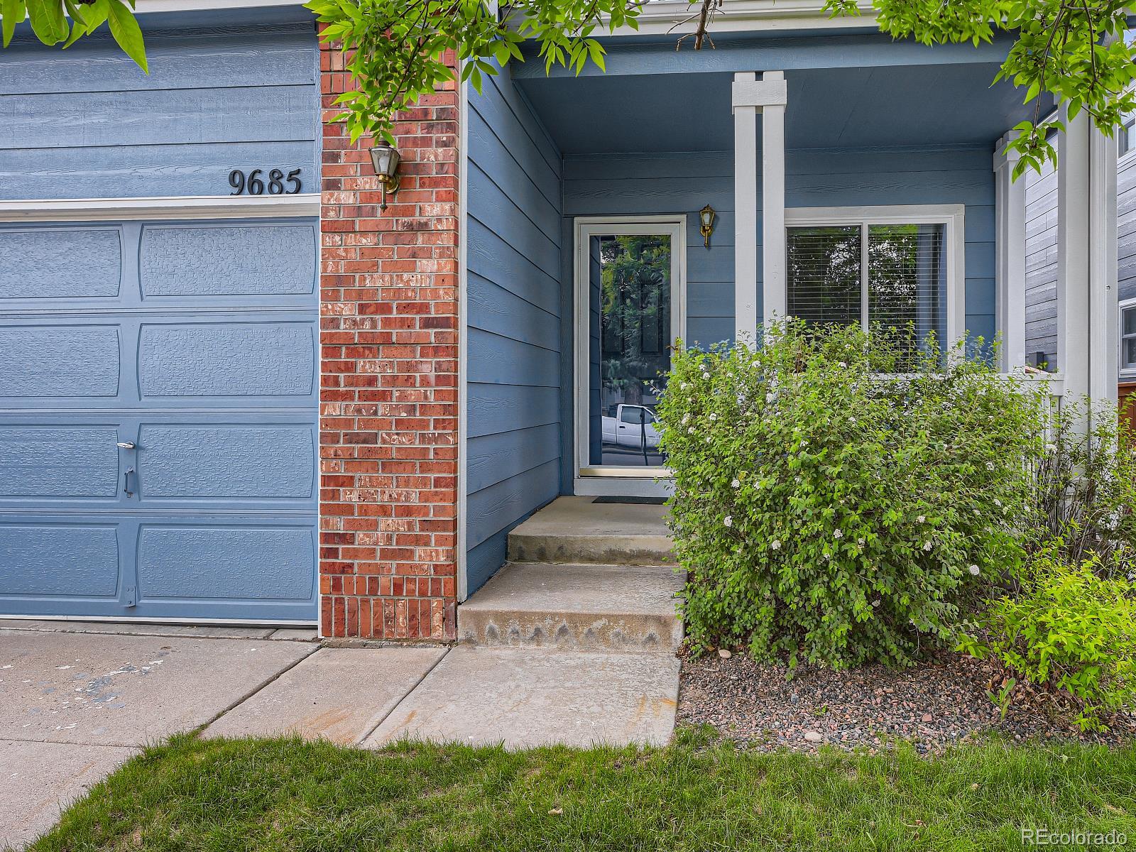 9685 South Castle Ridge Circle Highlands Ranch, CO 80129 - Photo 3 of 28